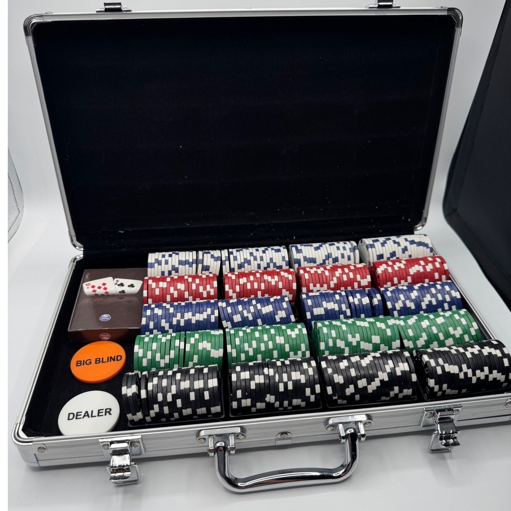 Poker Chip Set Multicolor Excellent Aluminum Case about 400 chips